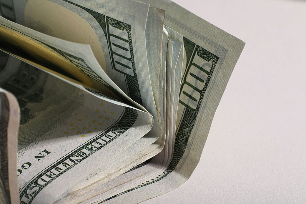 Read more about the article How to Stop Overspending Without Feeling Miserable: A Real-Life Guide to Keeping More of Your Money